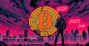 加密货币交易员站在破裂的比特币标志前，背景是2025年市场下跌趋势图